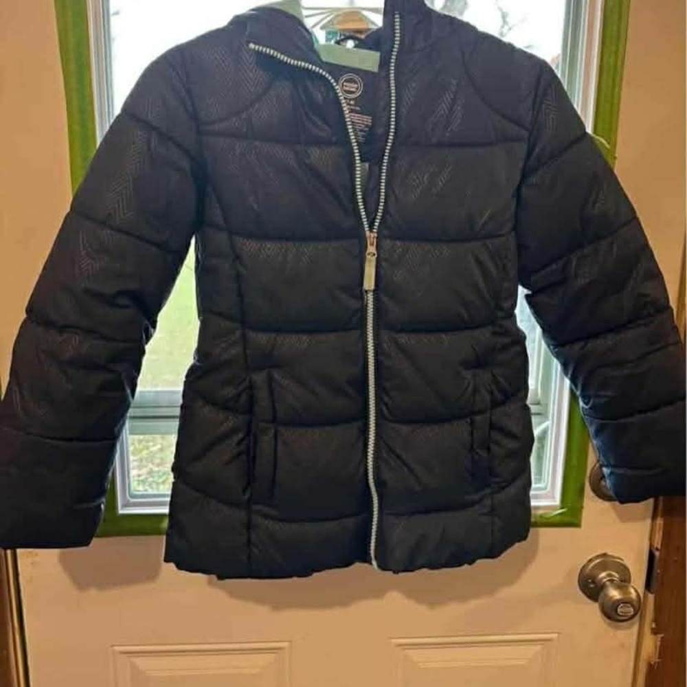 Black Puffer Jacket Sizr 7/8